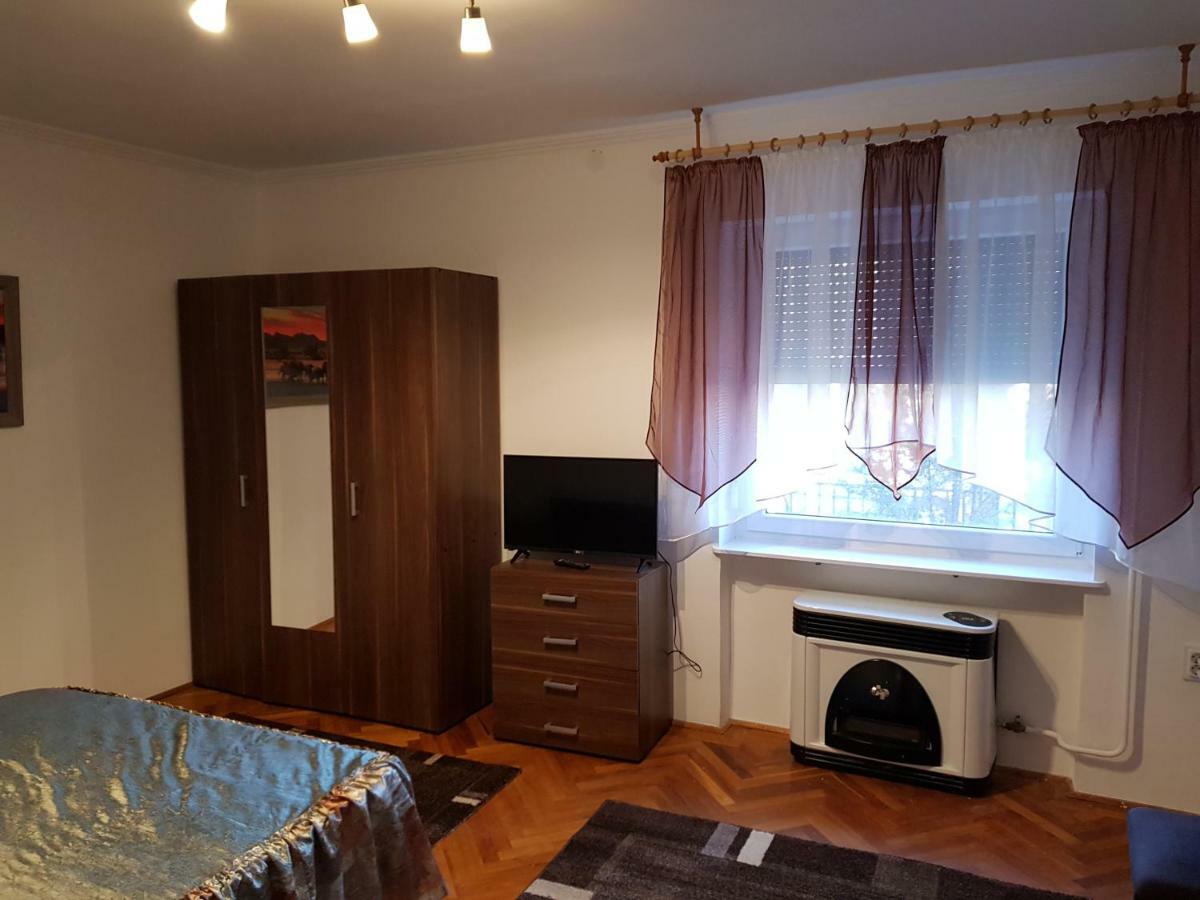 Lia Apartman Kiskunhalas Eksteriør bilde