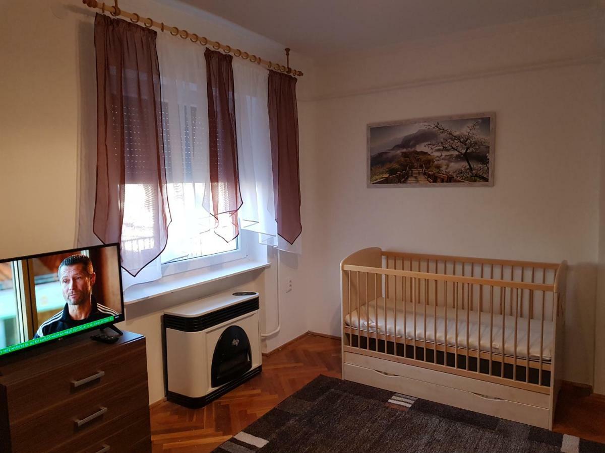 Lia Apartman Kiskunhalas Eksteriør bilde